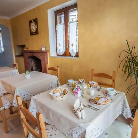 לינה וארוחת בוקר Haidi House